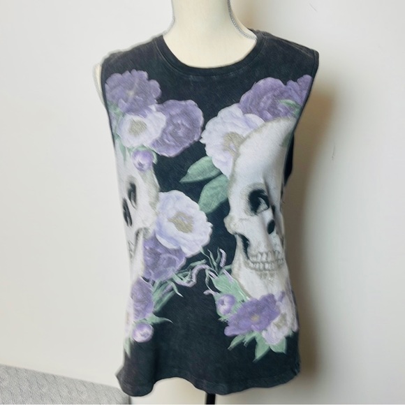 Midnight Hour Tops - ⏹️💚 3/$20 Grey/Purple Skull and Flower Sleeveless Tee (M)